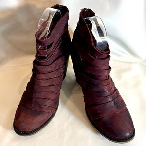 FREE PEOPLE Sz 8.5 (estimated) Burgundy Strappy Leather Ankle Boots Stacked Heel